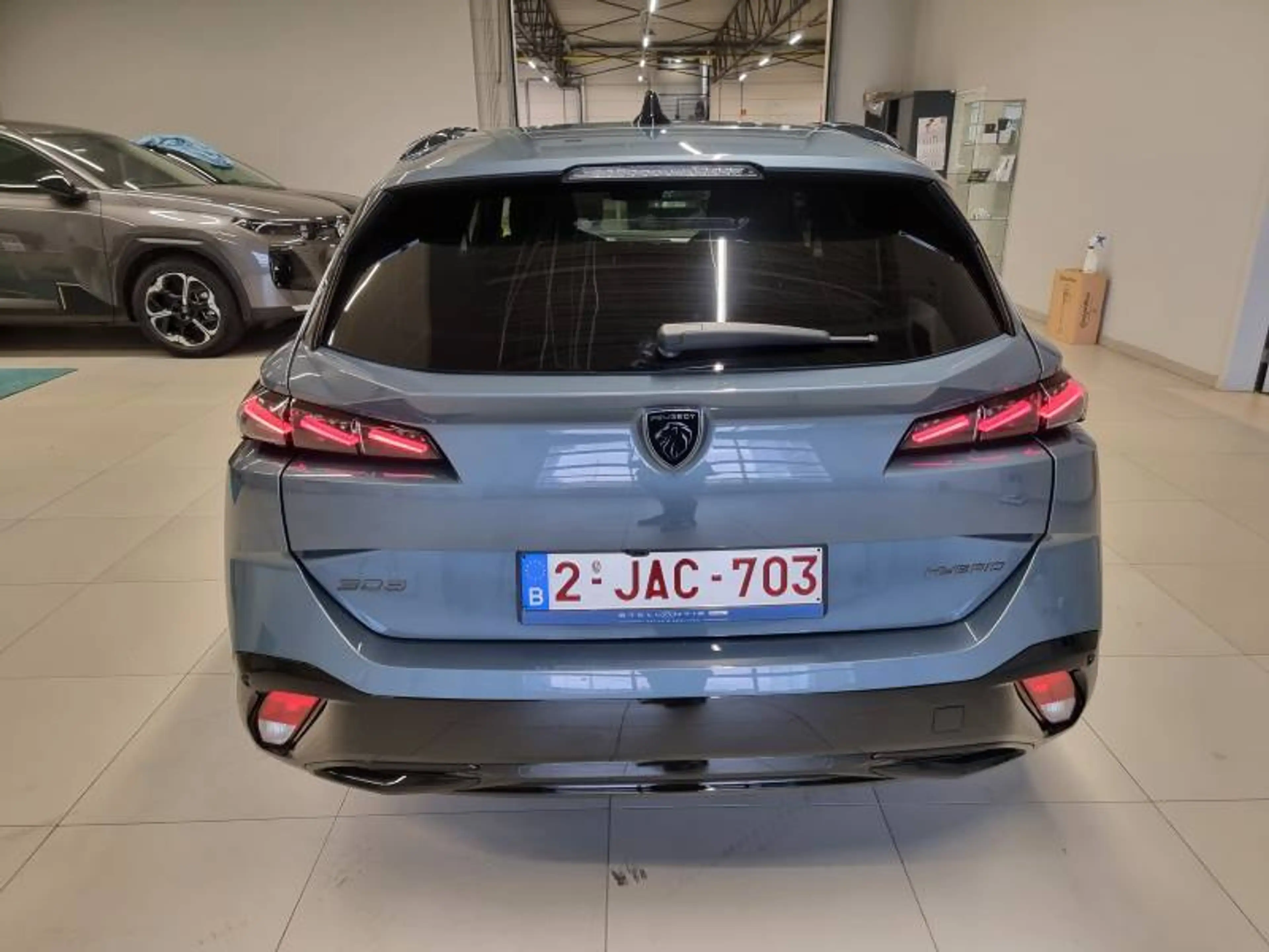Peugeot 308 SW 3 1.2 HYBRID 145 e-DSC6 GT — photo 6