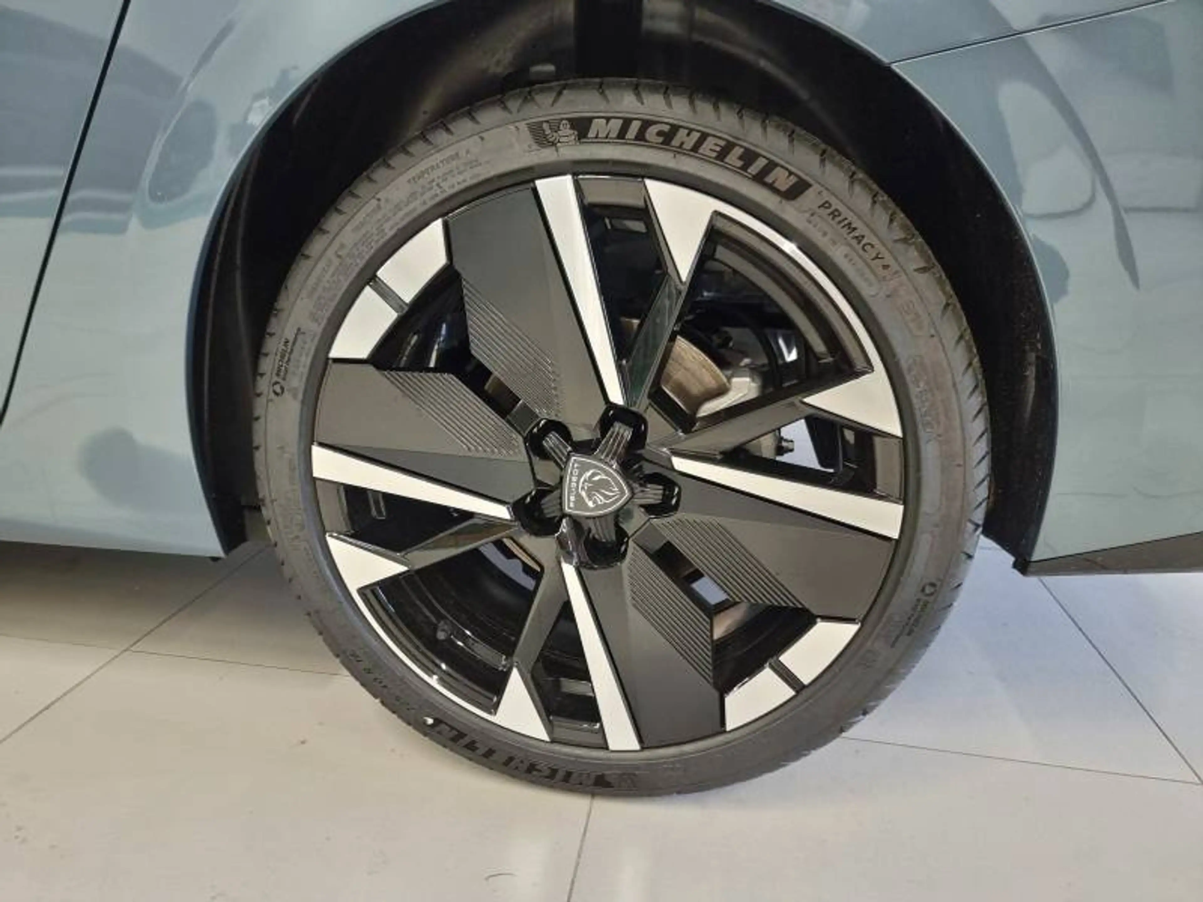 Peugeot 308 SW 3 1.2 HYBRID 145 e-DSC6 GT — photo 9