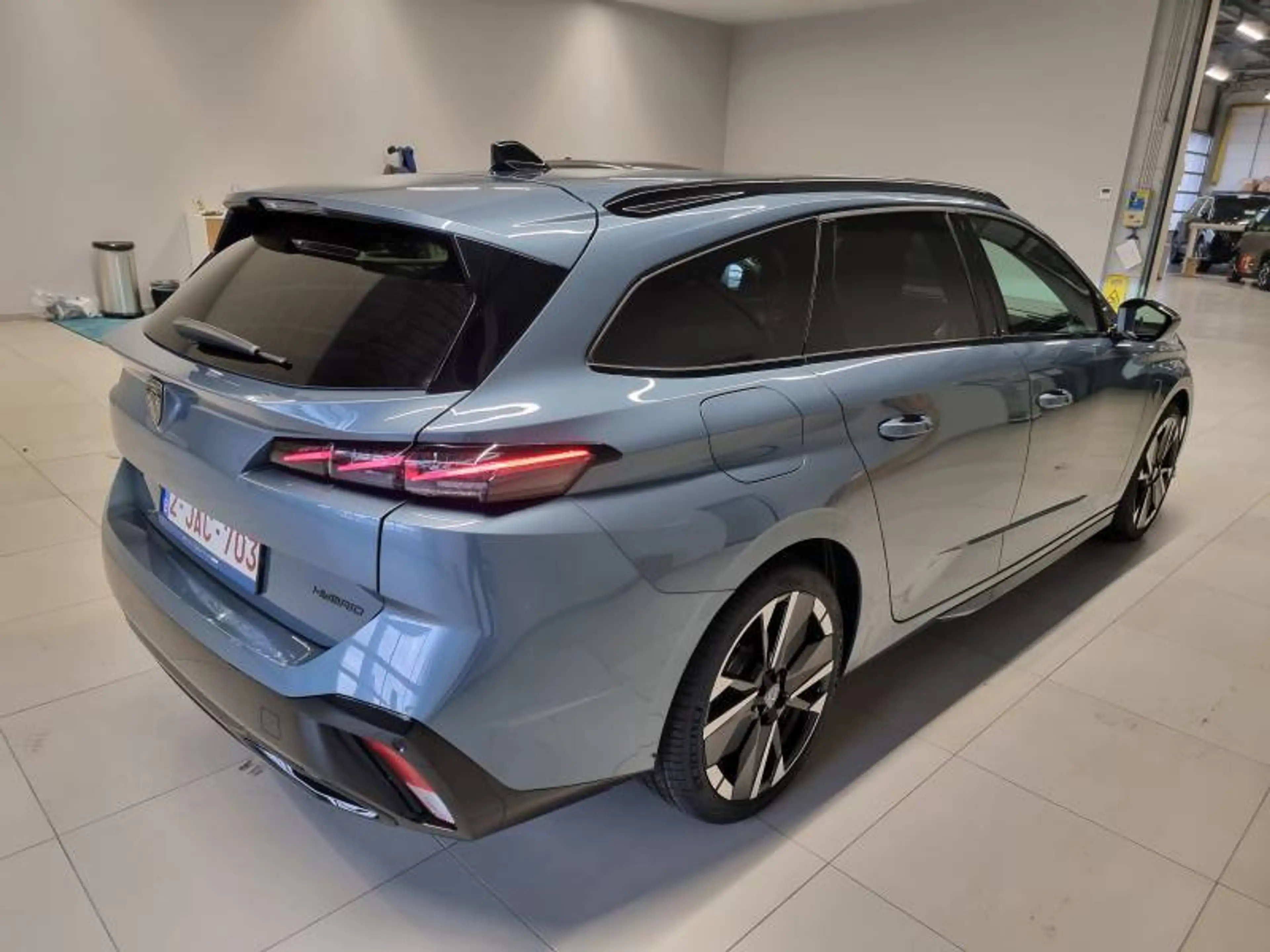 Peugeot 308 SW 3 1.2 HYBRID 145 e-DSC6 GT — photo 5