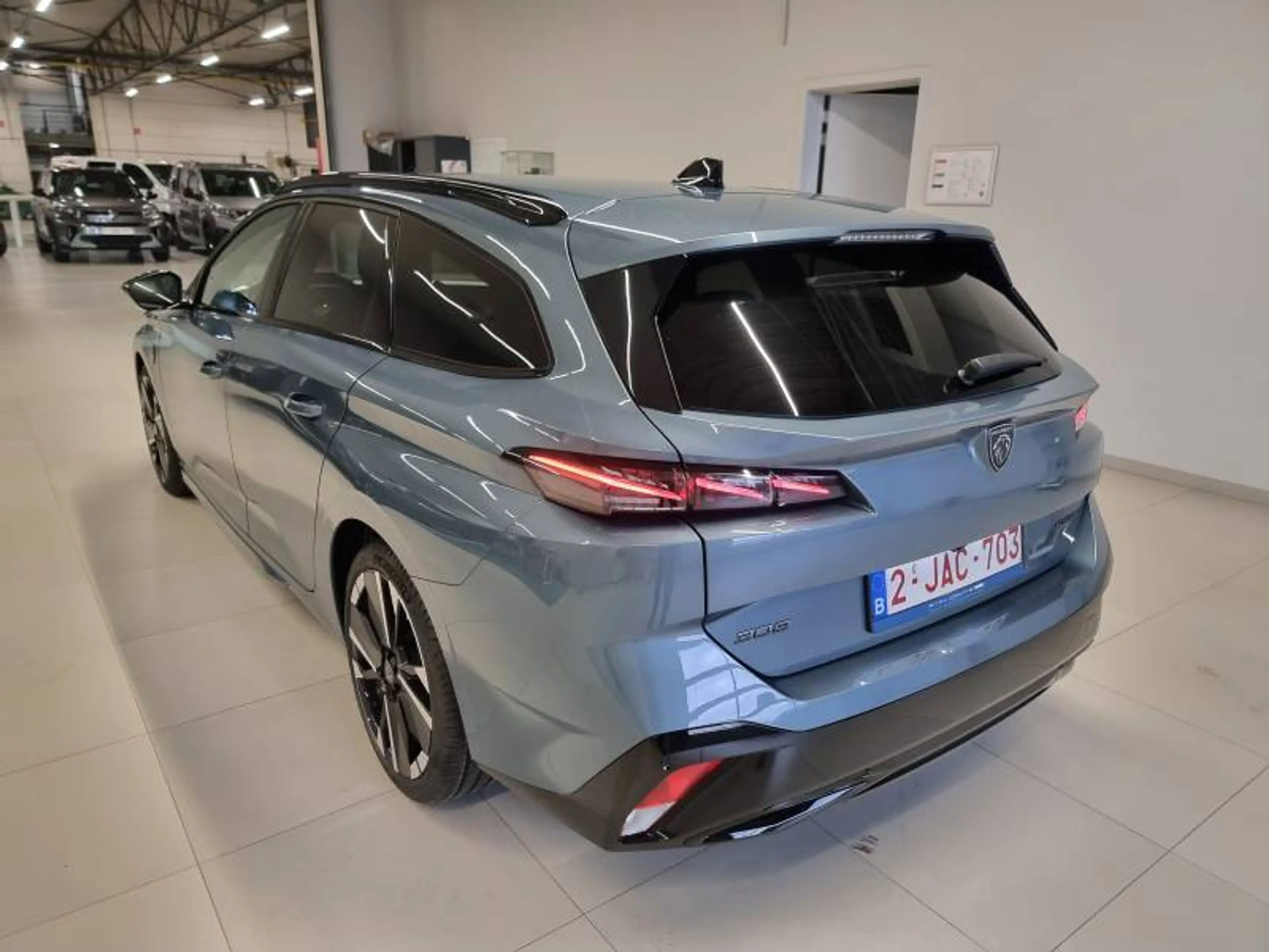 Peugeot 308 SW 3 1.2 HYBRID 145 e-DSC6 GT — photo 8