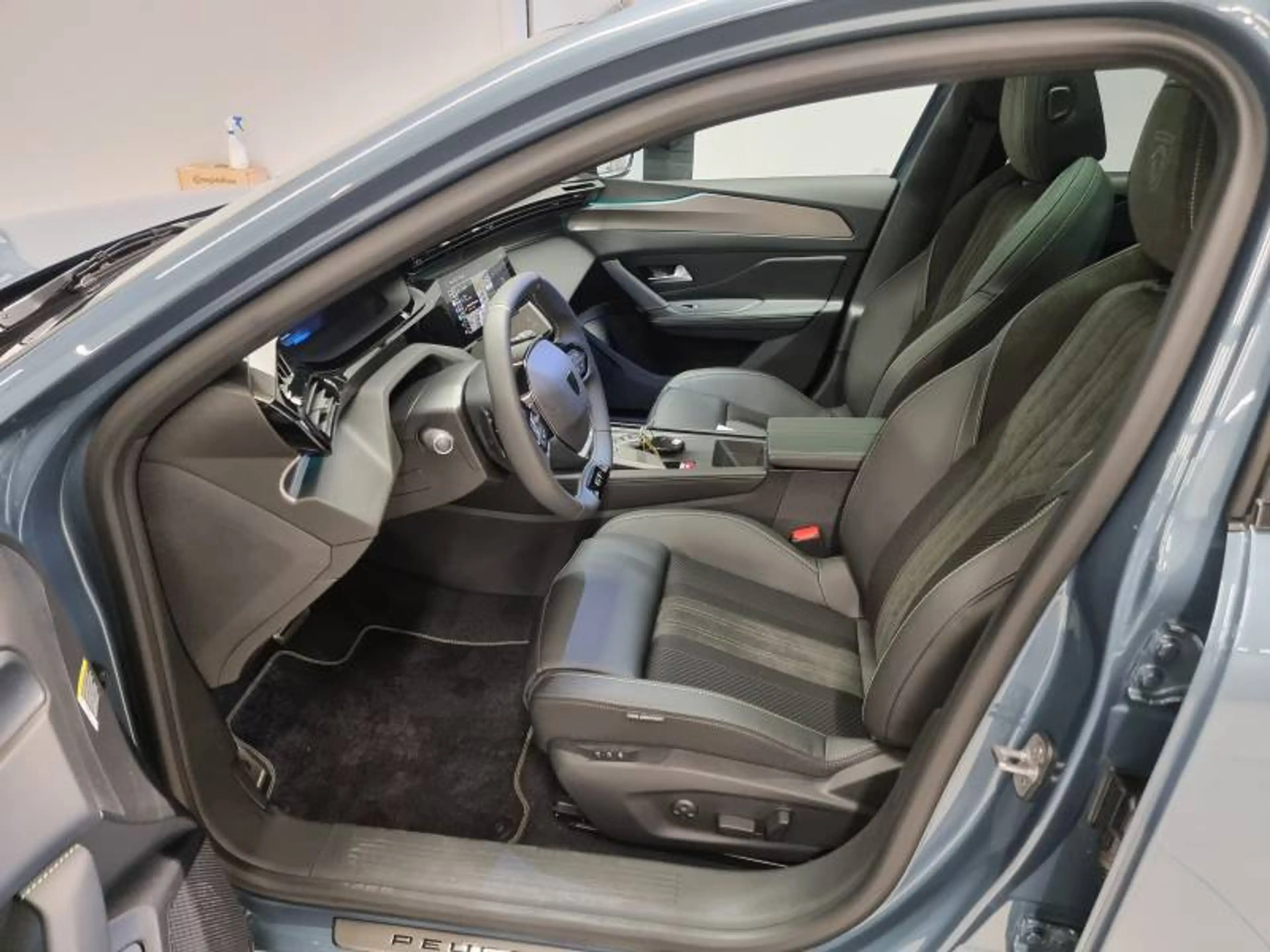 Peugeot 308 SW 3 1.2 HYBRID 145 e-DSC6 GT — photo 11
