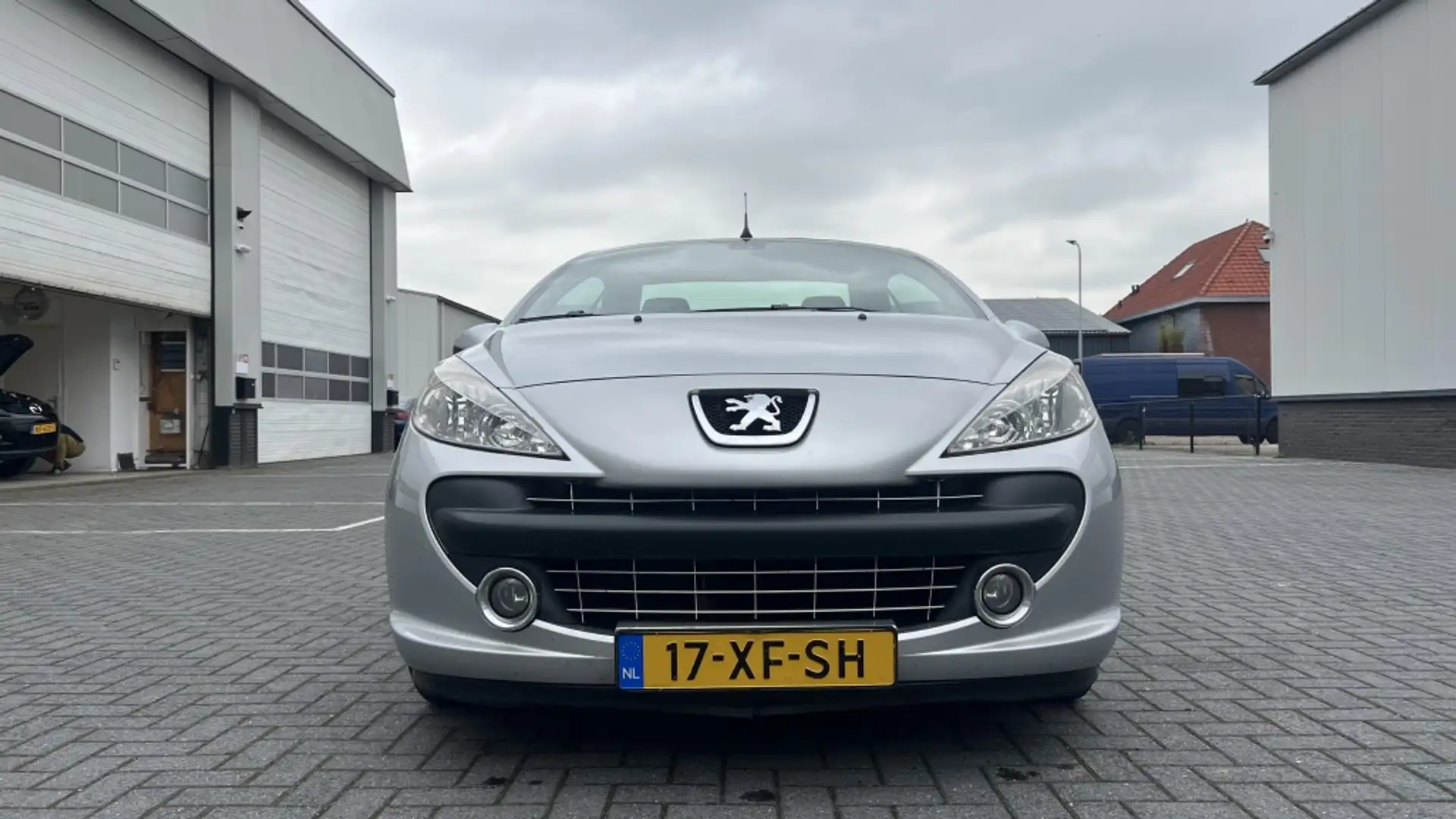 Peugeot 207 CC 1.6 VTi Première Grijs - 2