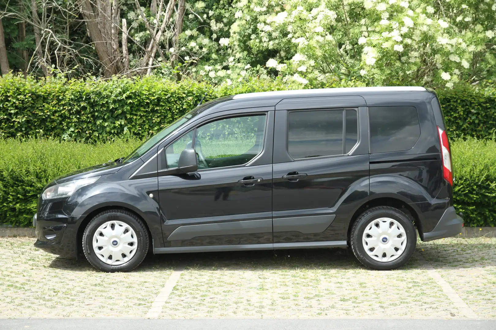 Ford Tourneo Connect 1.0 EcoBoost Ambiente Černá - 2
