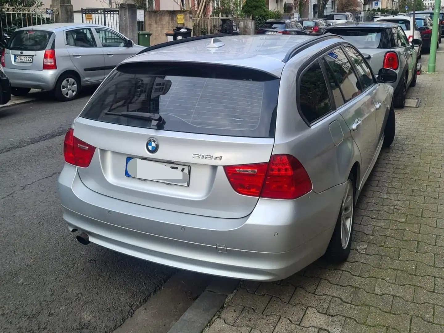 BMW 318 BMW 318d XENON - PDC vorne/hinten - NAVI Argent - 2