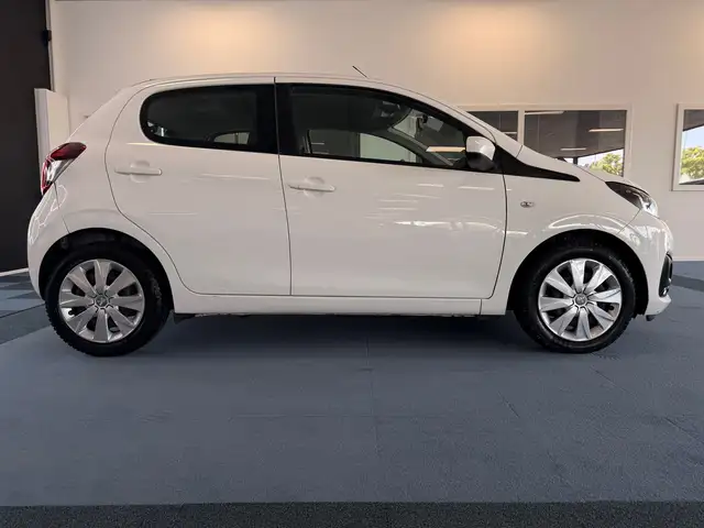 Peugeot 108 view 4