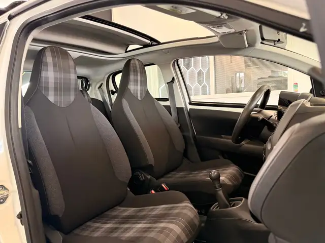 Peugeot 108 view 11
