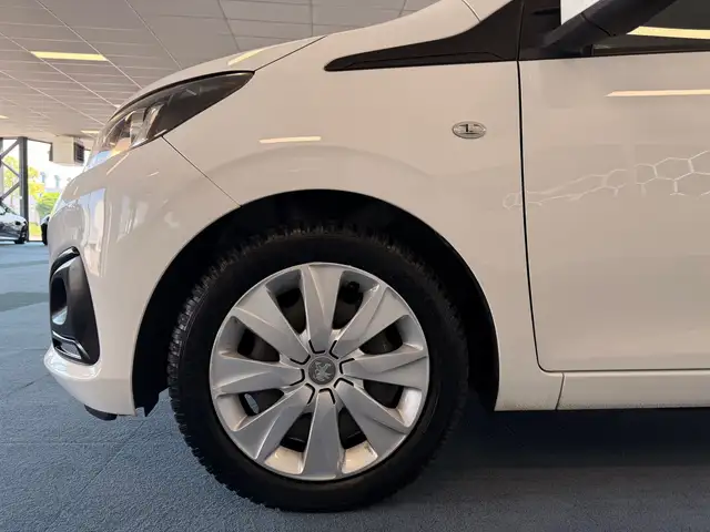 Peugeot 108 view 6