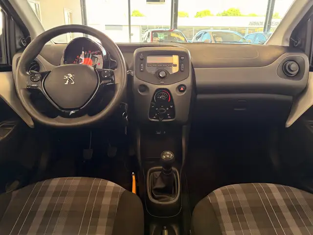 Peugeot 108 view 9