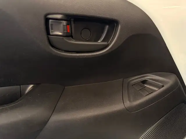 Peugeot 108 view 13