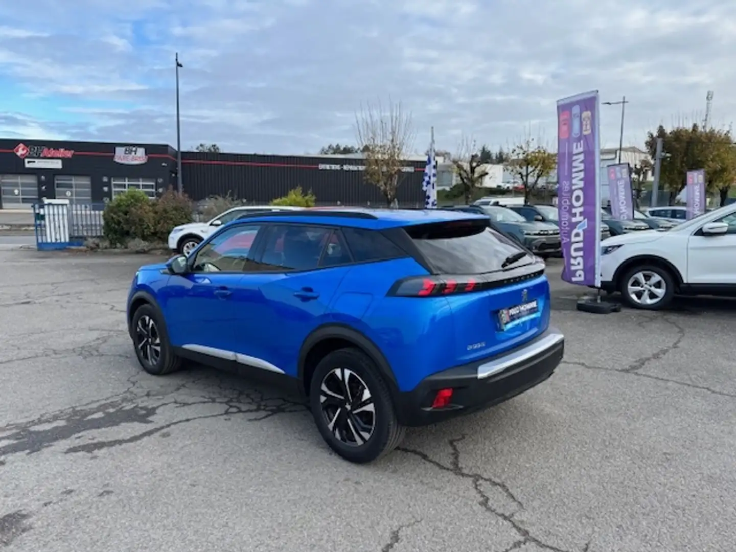 Peugeot 2008 1.5 BLUEHDI 130CH S\u0026S ALLURE BUSINESS EAT8 Bleu - 2