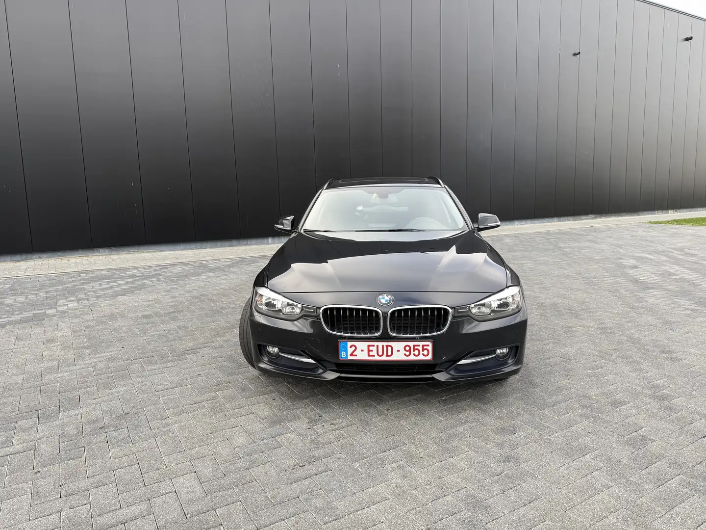 BMW 318 318d Touring Sport Line (LICHTE VRACHT) Noir - 2