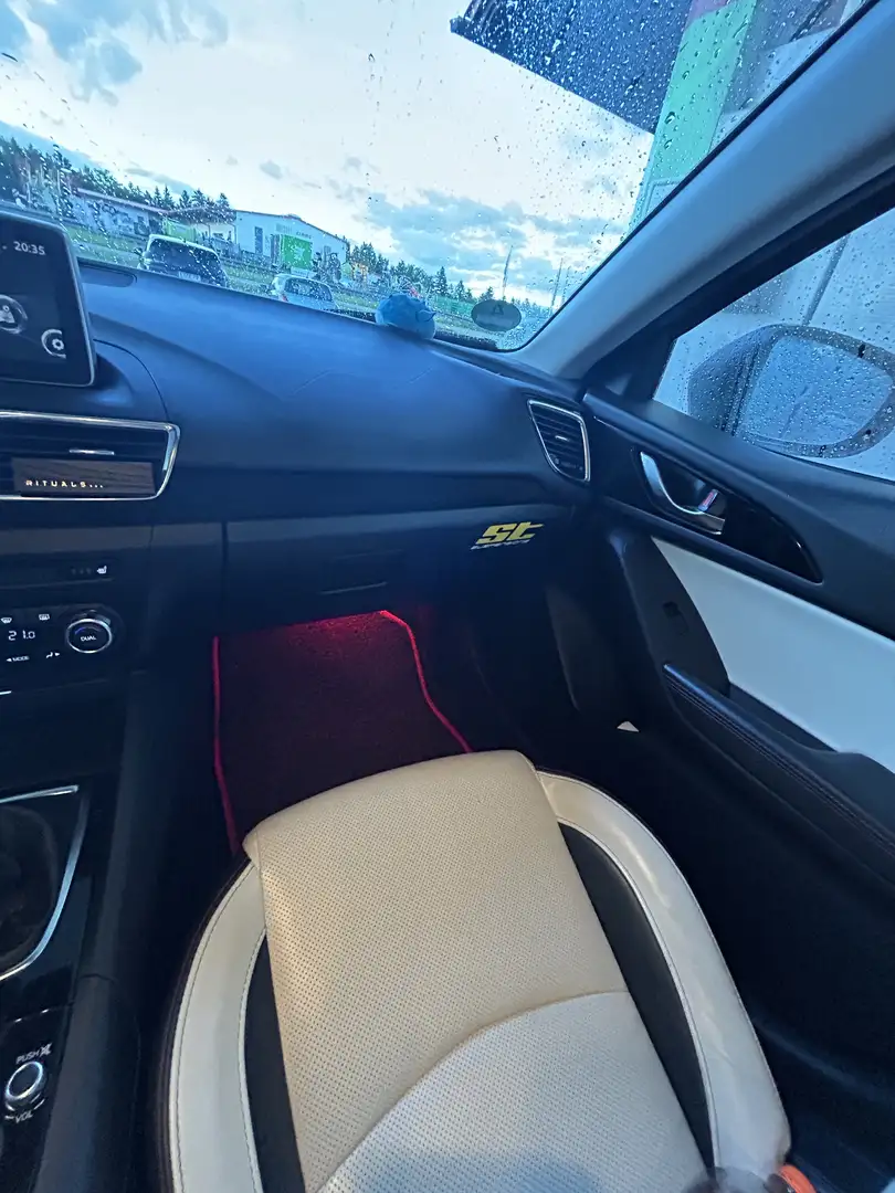 Mazda 3 SKYACTIV-D 150 Sports-Line - 2