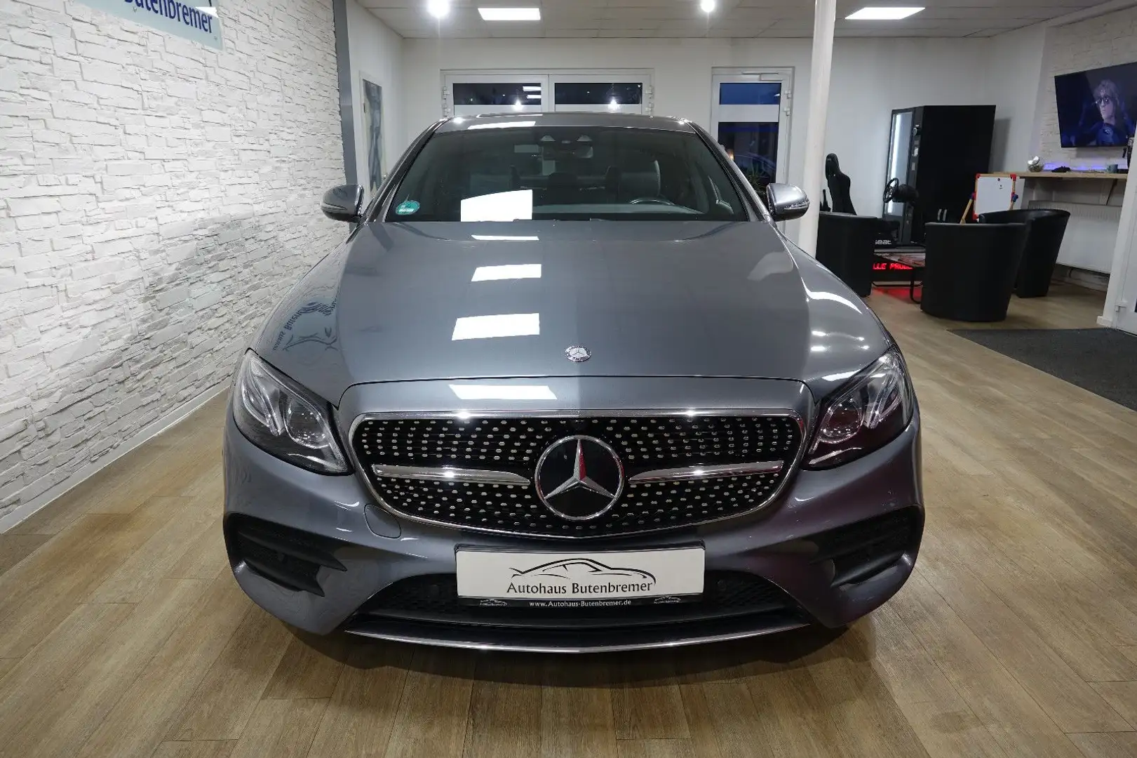 Mercedes-Benz E 350 d AMG-Line Ambi. Leder Navi Kamera LM 20" Grau - 2