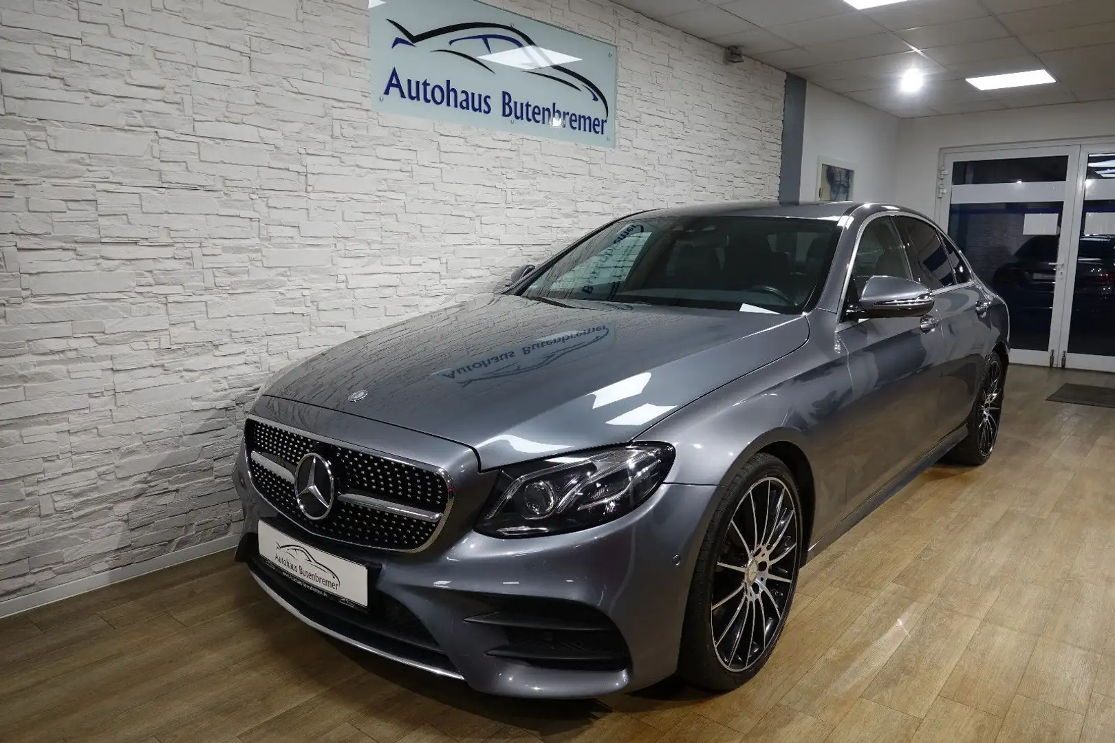 Mercedes-Benz E 350 d AMG-Line Ambi. Leder Navi Kamera LM 20" Grau - 1