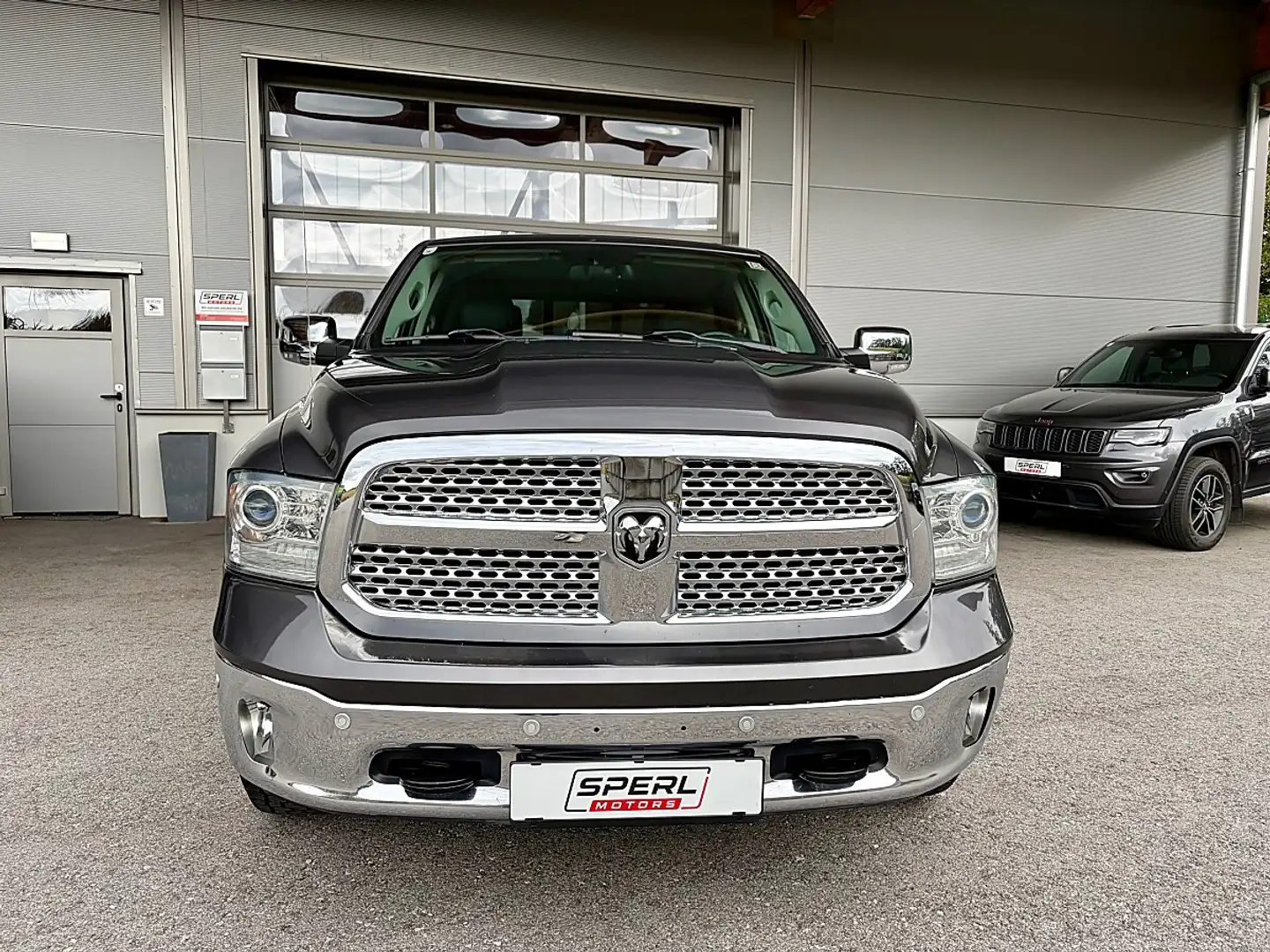 RAM 1500 RAM 1500 Laramie Crew Cab Long Grau - 2