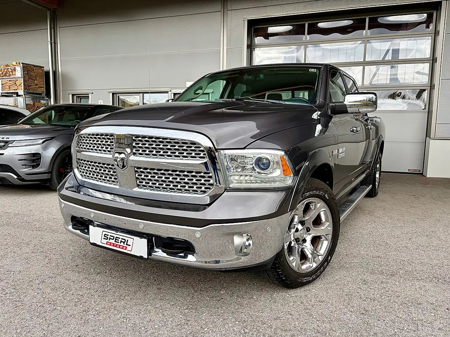 RAM 1500 RAM 1500 Laramie Crew Cab Long Grau - 1