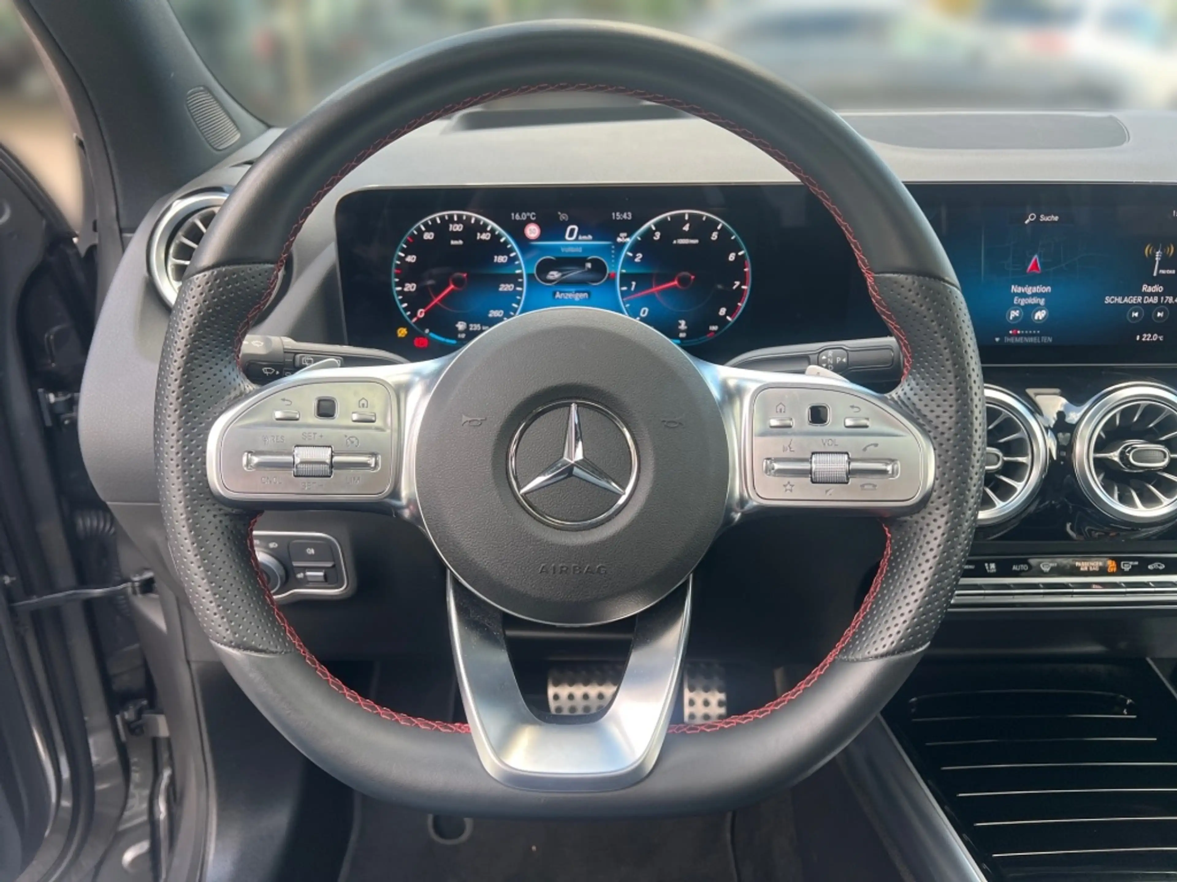 Mercedes-Benz GLA 250 4M — photo 11