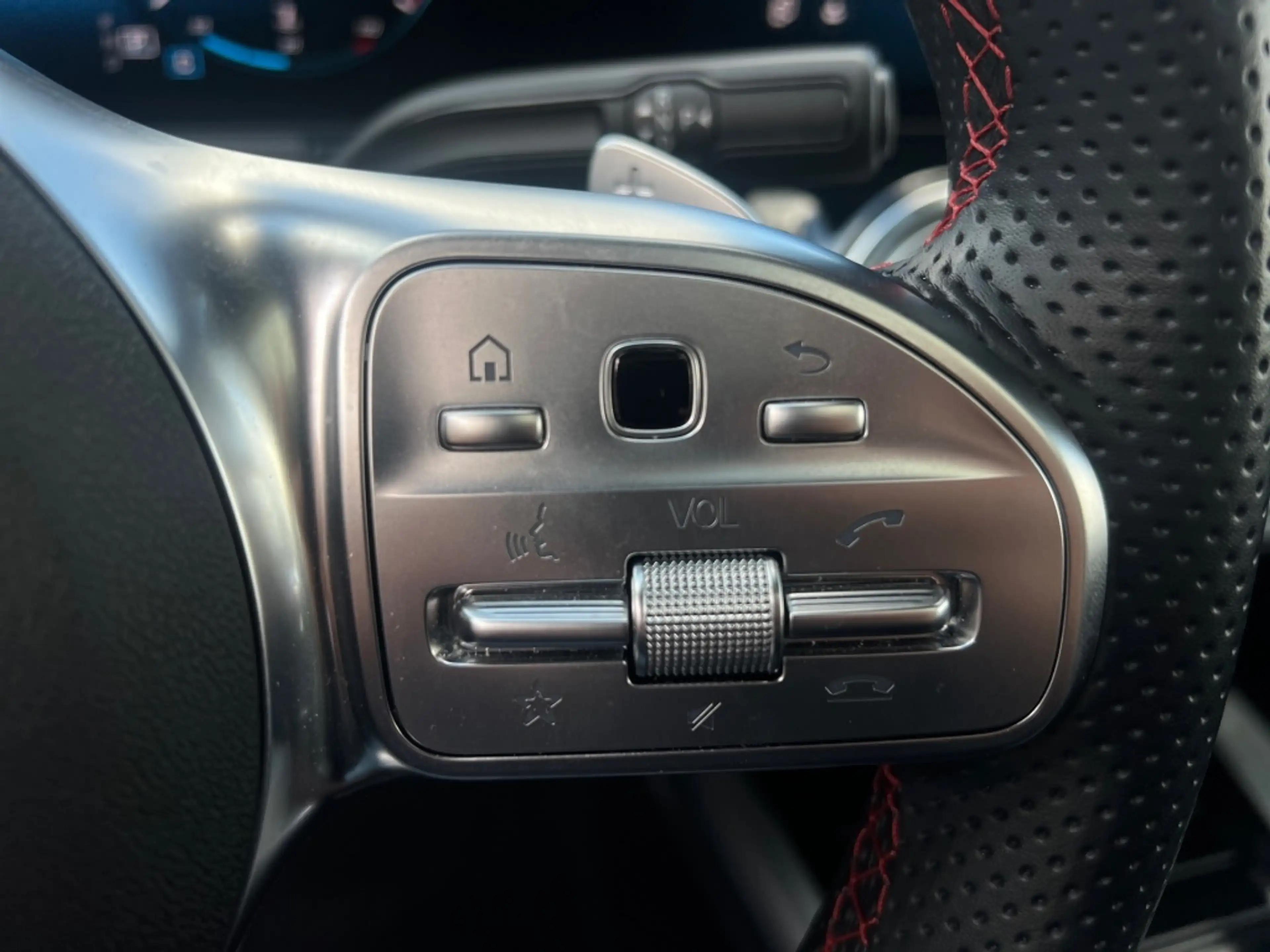Mercedes-Benz GLA 250 4M — photo 13