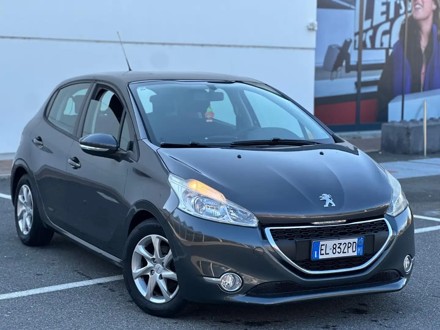 Peugeot 208 premium - 2