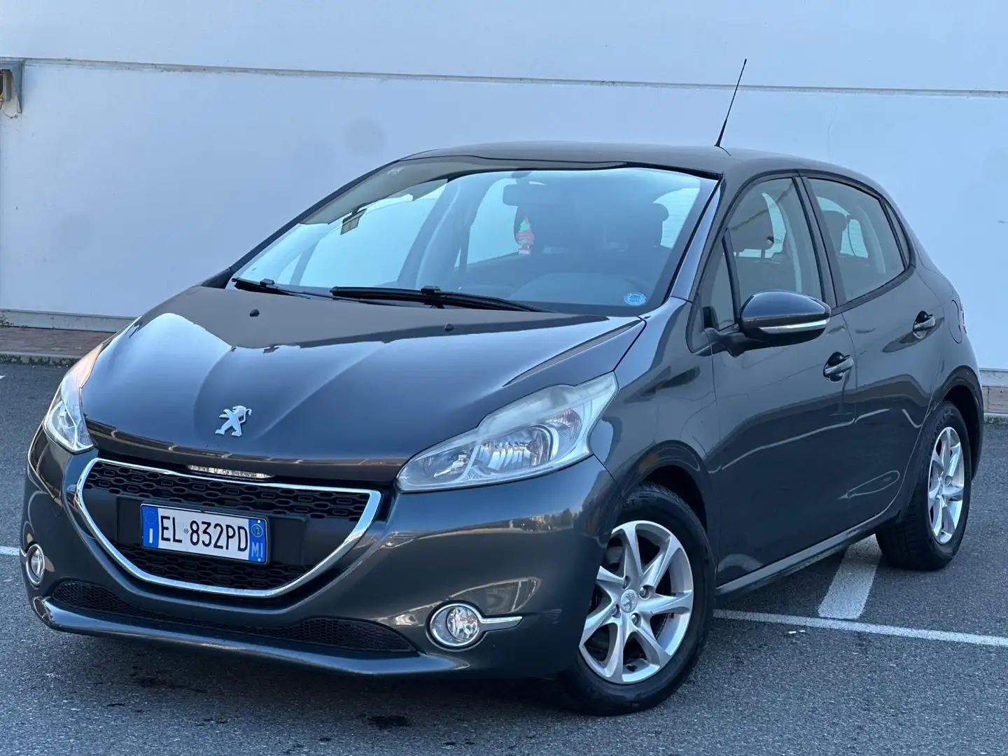Peugeot 208 premium - 1