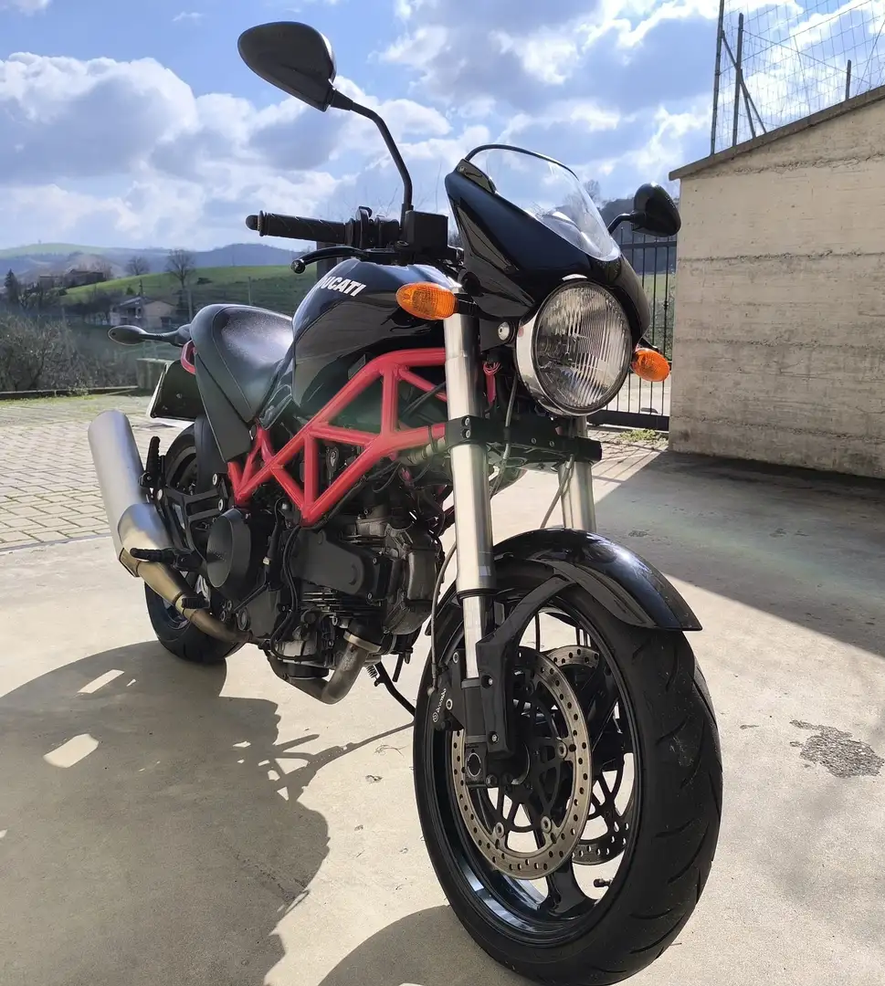Ducati Monster 695 Rosso - 1