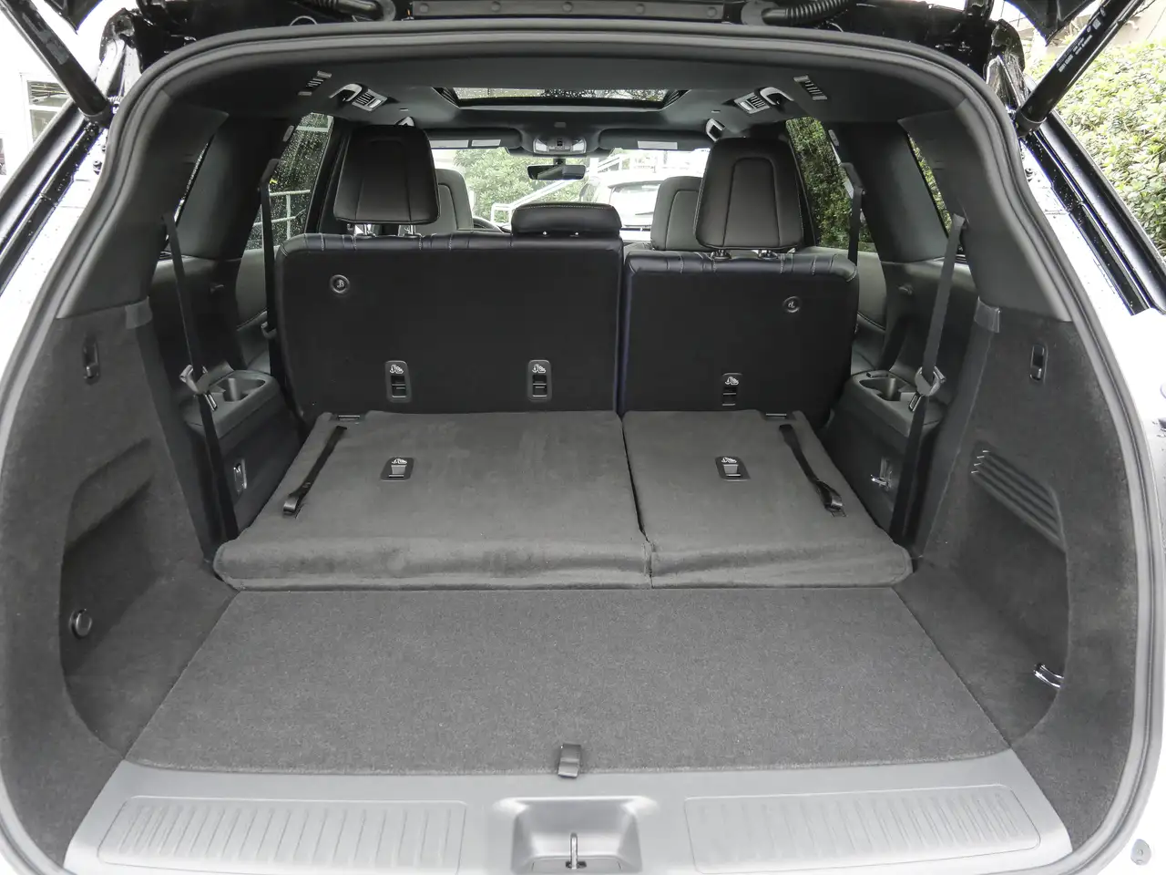 Infiniti QX60 снимка Infiniti QX60