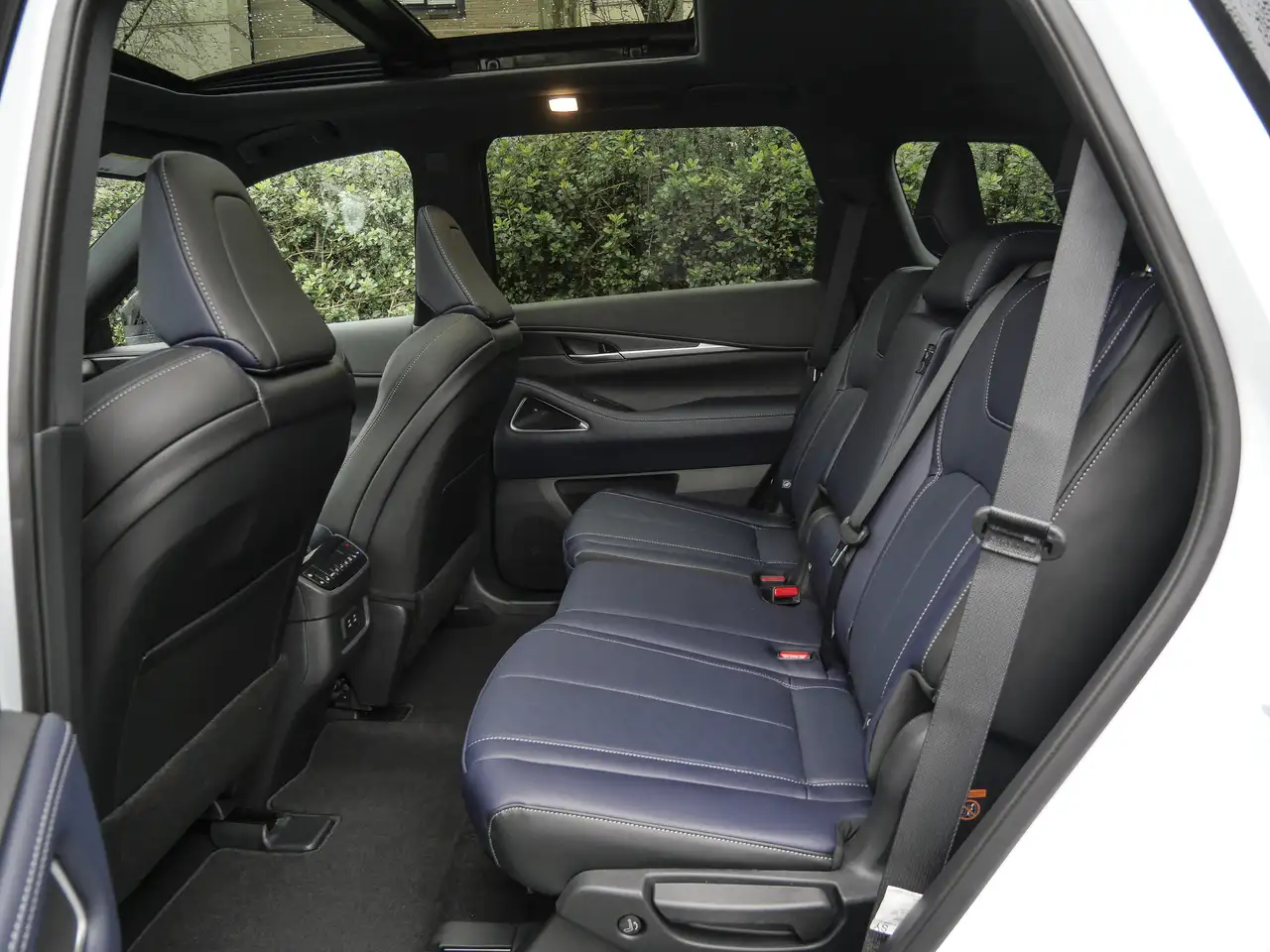 Infiniti QX60 снимка Infiniti QX60
