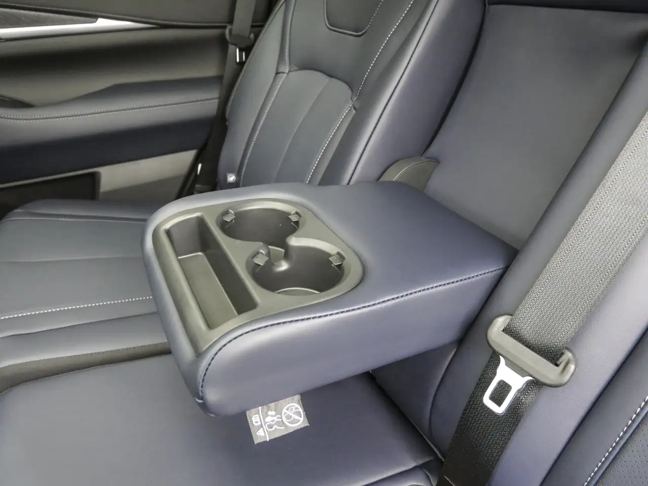 Infiniti QX60 снимка Infiniti QX60