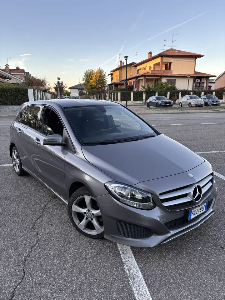 Mercedes-Benz B 180