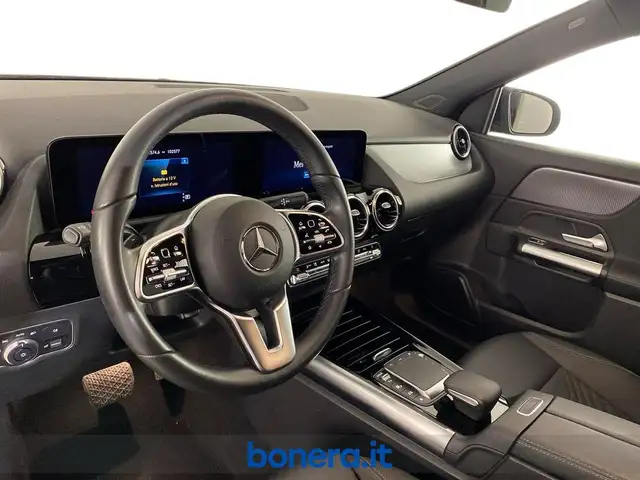 Mercedes-Benz Gla view 12