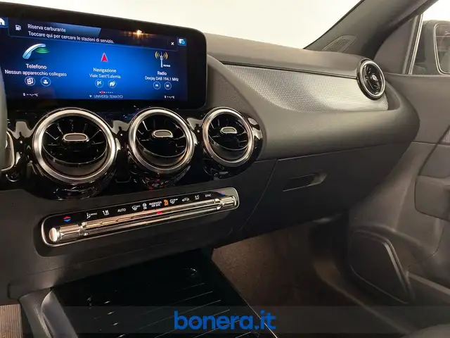 Mercedes-Benz Gla view 13