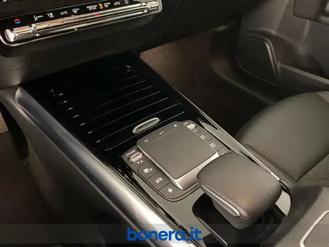 Mercedes-Benz Gla view 15