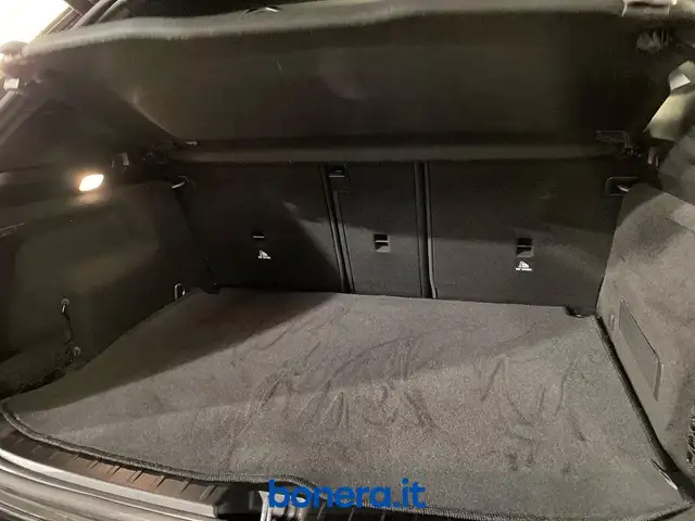 Mercedes-Benz Gla view 9