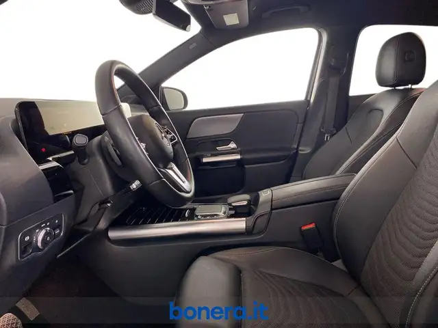 Mercedes-Benz Gla view 11