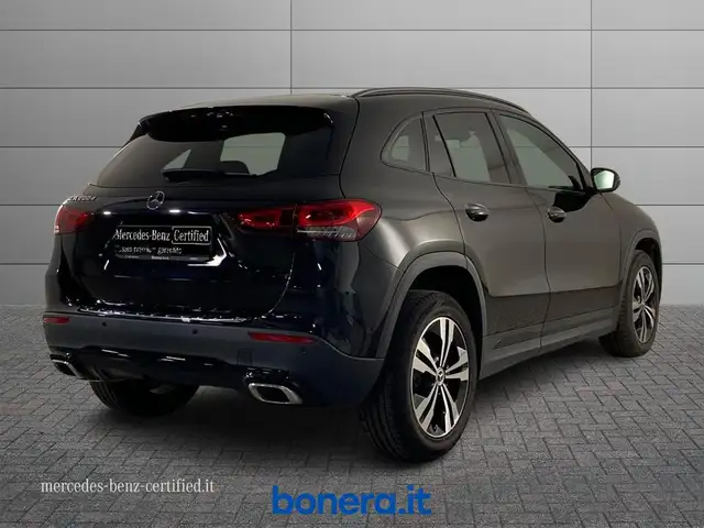 Mercedes-Benz Gla view 3