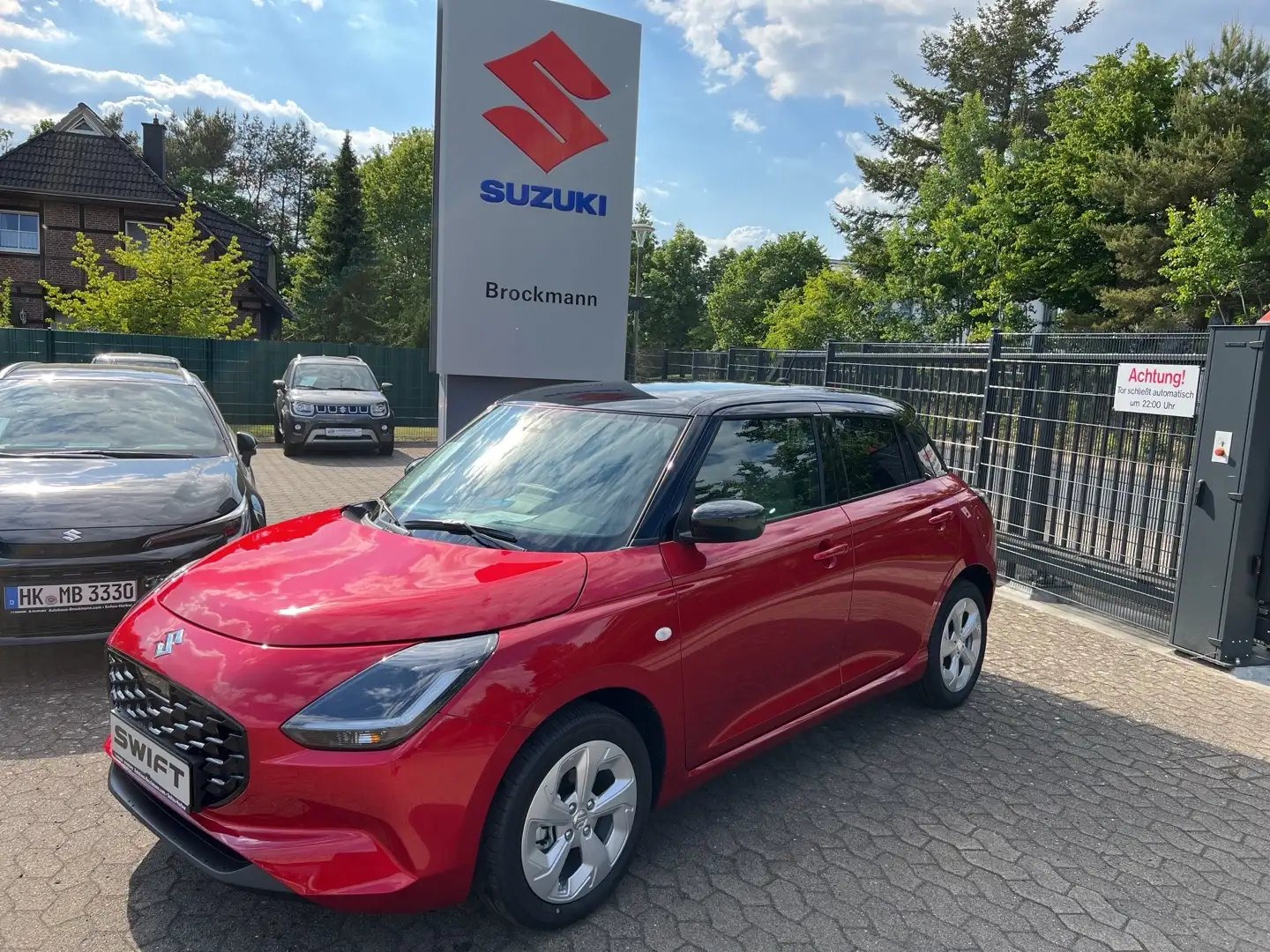 Suzuki Swift 1.2 82 PS Dualjet Comfort NAVI Rot - 1