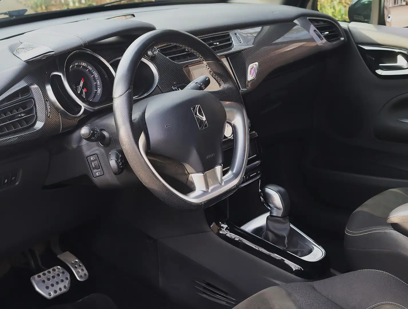 DS Automobiles DS 3 1.2 110pk Automaat Navi/AppleCarplay/Trekhaak/Hifi Grau - 2