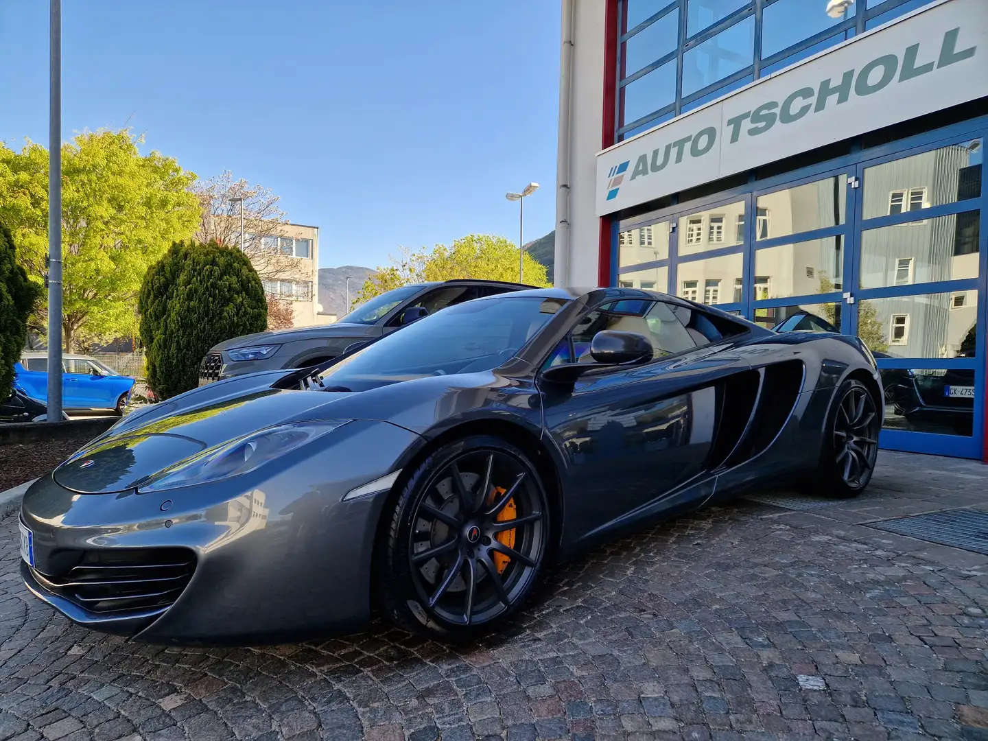 McLaren MP4-12C 3.8 V8 600Ps SSG-7 Xeno  Meridian Carbon Navi 19" Grau - 1