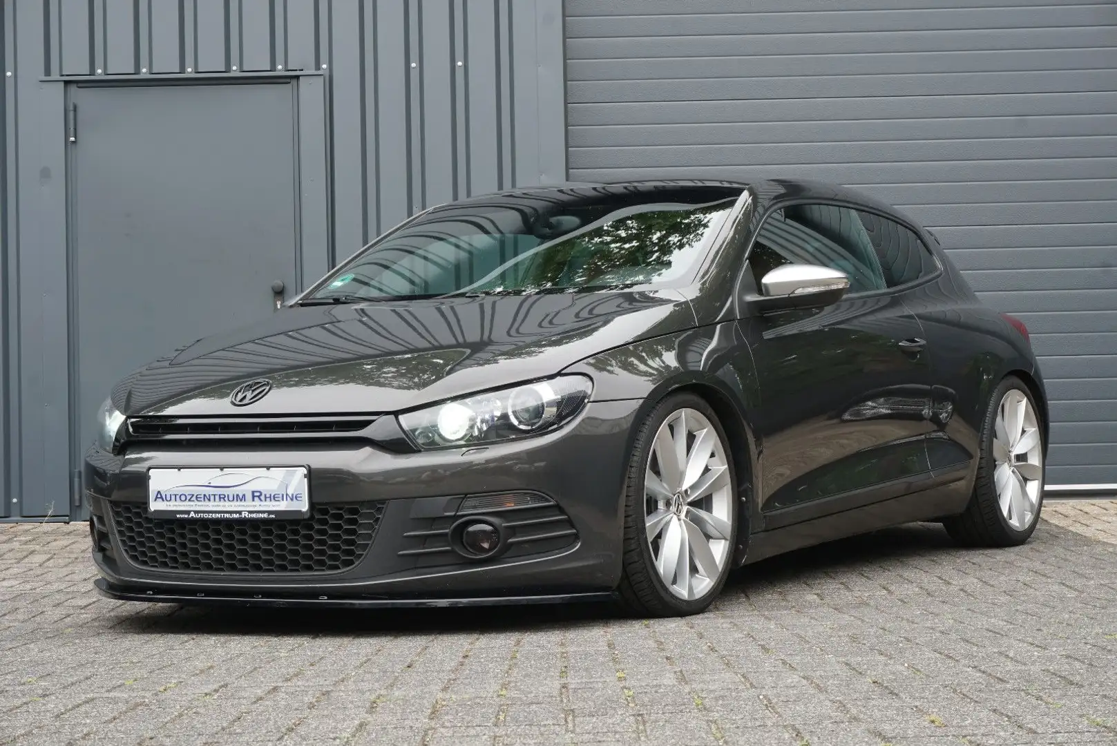 Volkswagen Scirocco 2.0 TSI Bi-Xenon Leder Navi DSG Grau - 2