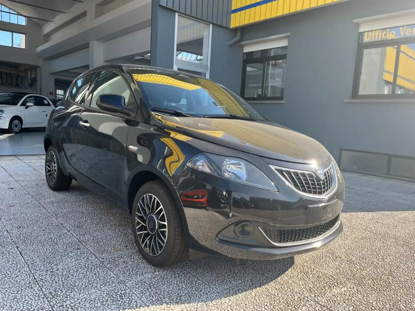 Lancia Ypsilon 1.2 69 CV 5 porte GPL Ecochic GPL CASA MADRE Noir - 1