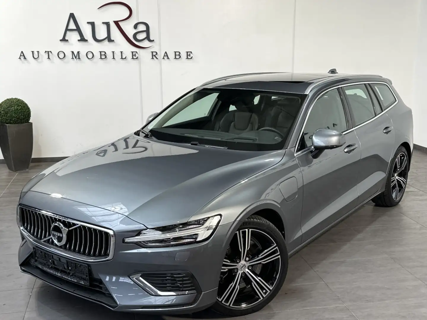 Volvo V60 Inscription Hybrid AWD NAV+LED+360°+PANO+PP Grau - 1