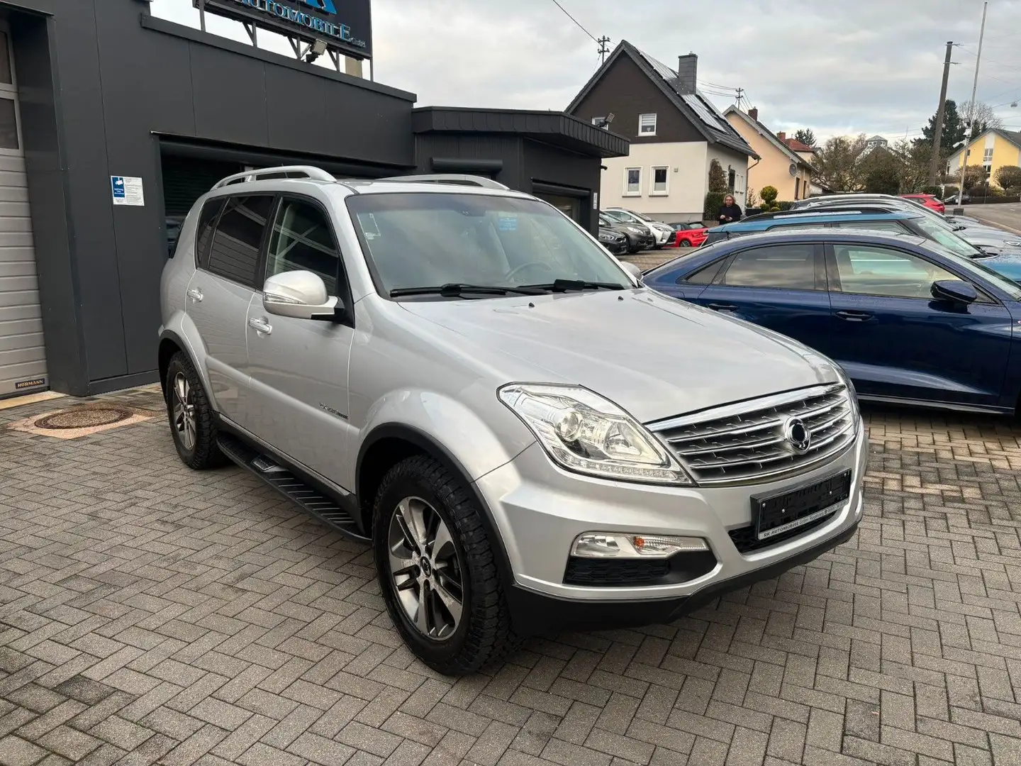 SsangYong Rexton Rexton W Executive 4WD nur 46000KM Plateado - 1
