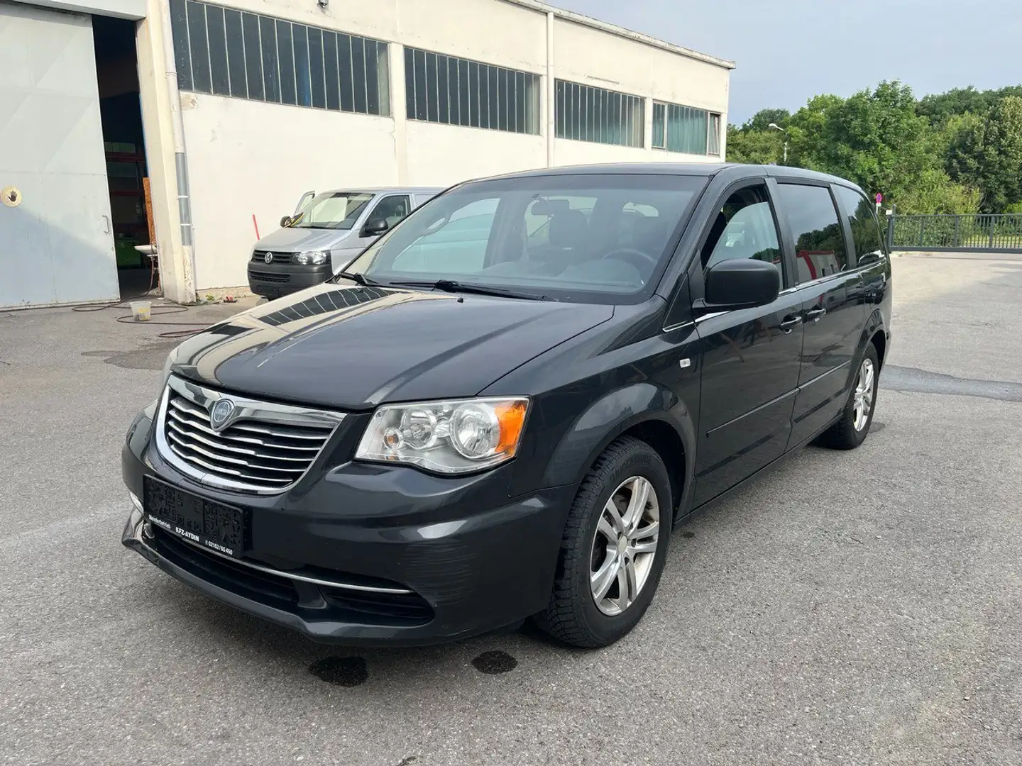 Lancia Voyager 2,8 CRD 7 Sitzer Zwart - 2