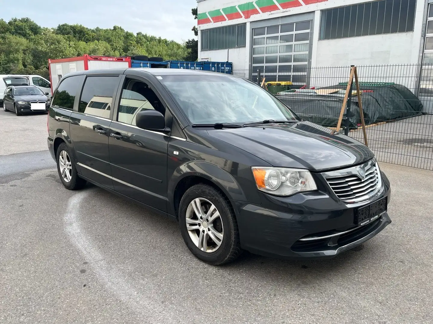 Lancia Voyager 2,8 CRD 7 Sitzer Zwart - 1