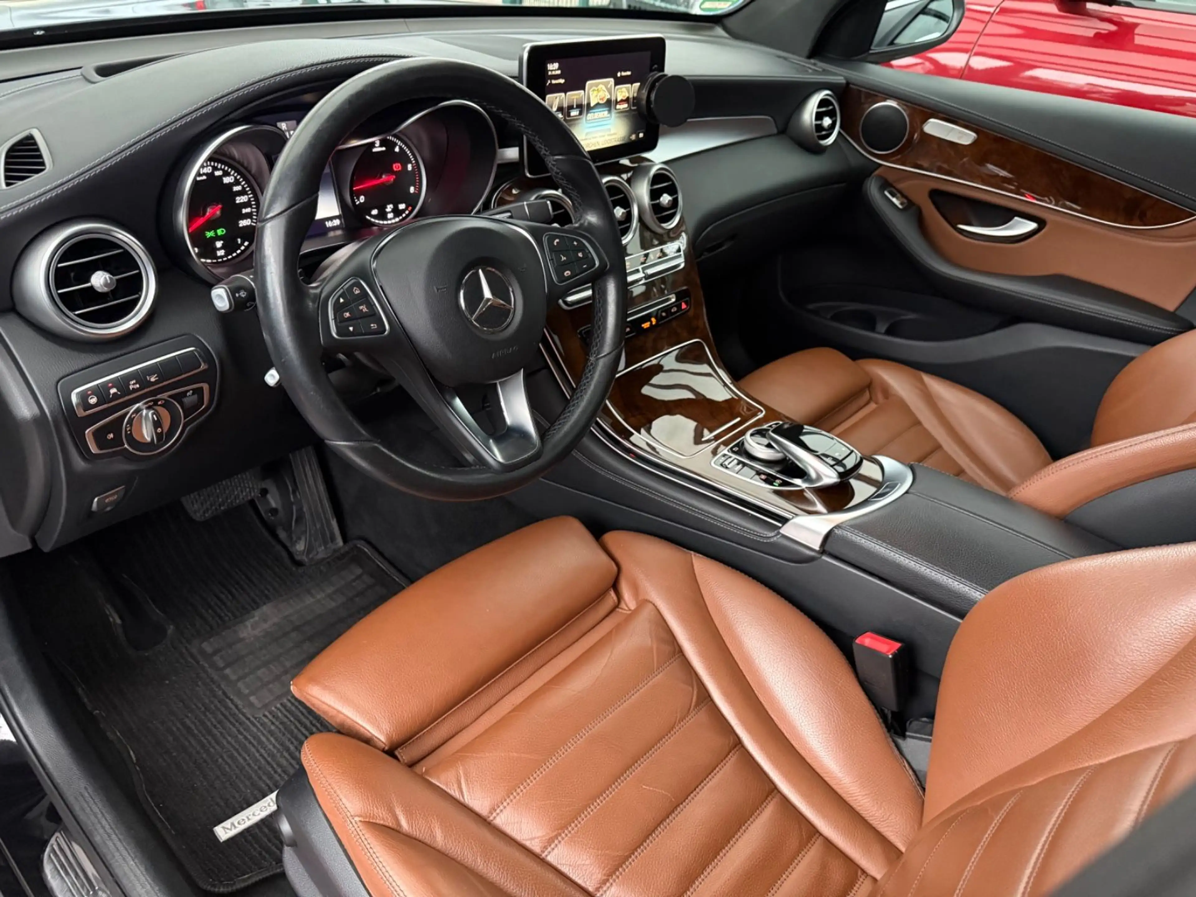 Mercedes-Benz GLC 350 d 4Matic *PANO*HEAD-UP*DISTR*LEDER*SPUR — photo 10