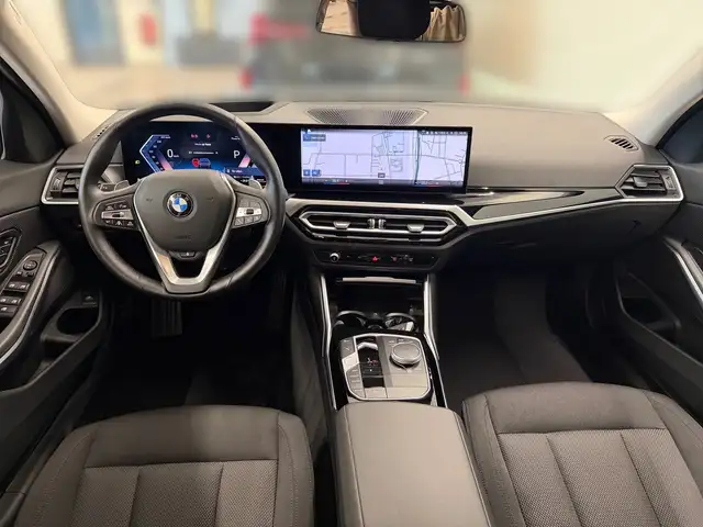 BMW 3 Series view 9