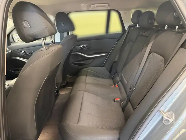 BMW 3 Series view 7