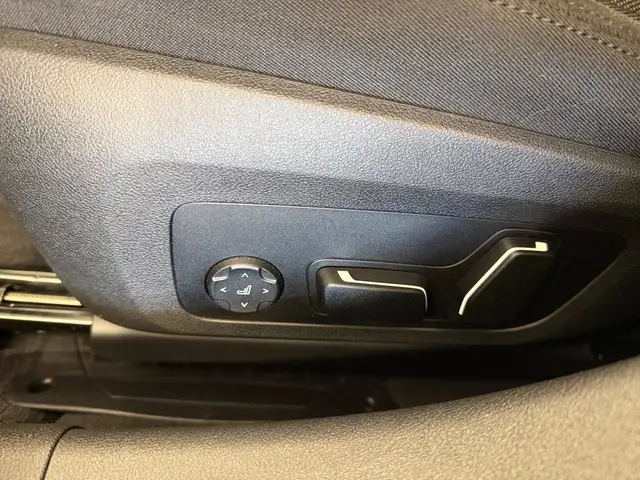 BMW 3 Series view 6
