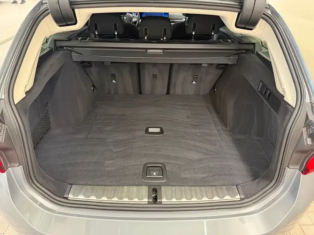 BMW 3 Series view 11