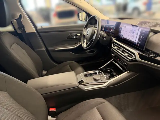BMW 3 Series view 12